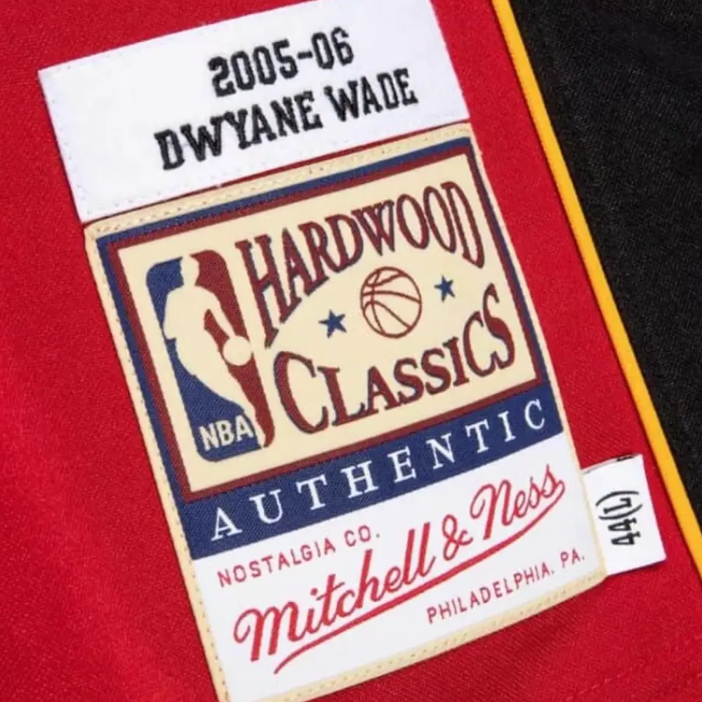 Jerseys Mitchell & Ness -Authentic Dwyane Wade Miami Heat Alternate 2005-06 Jersey