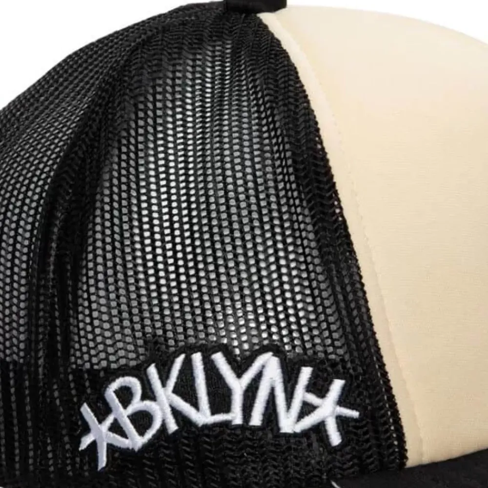 Headwear Mitchell & Ness -Cream Trucker Snapback Brooklyn Nets