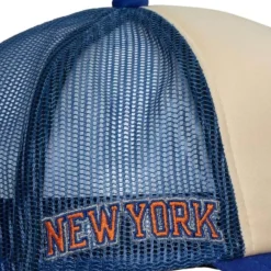 Headwear Mitchell & Ness -Cream Trucker Snapback New York Knicks