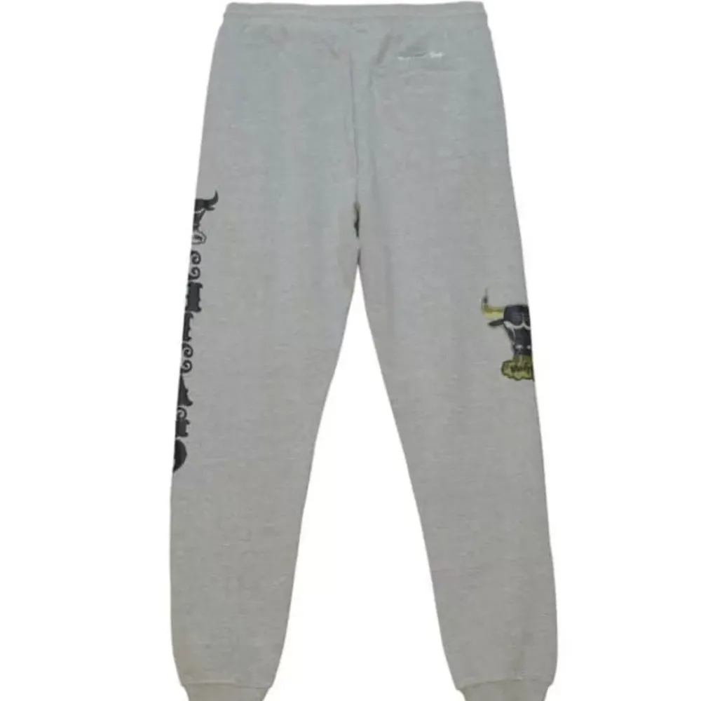 Apparel Mitchell & Ness Pants-Ghost Green Camo Sweatpants Chicago Bulls