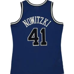Jerseys Mitchell & Ness -Off Court Chenille Swingman Dirk Nowitzki Dallas Mavericks 1998-99 Jersey