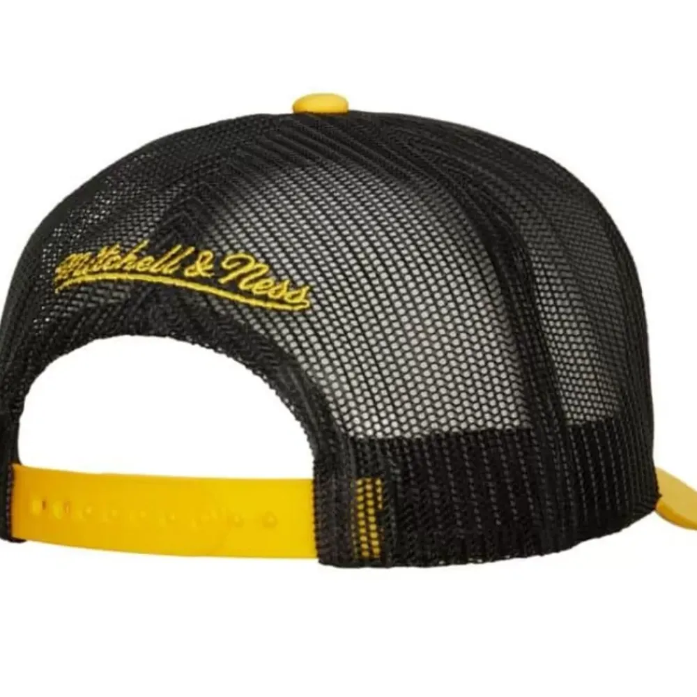 Headwear Mitchell & Ness -Truck It Trucker Snapback Vintage Boston Bruins